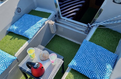 Le Port Boat Rental | SLEEPING ON THE WATER