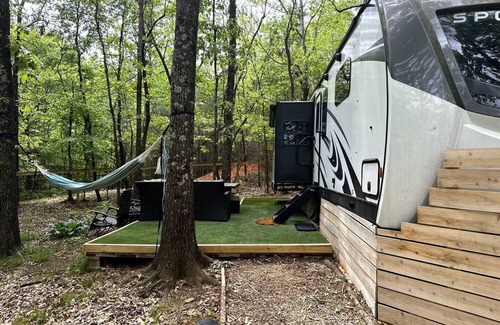 Travelers Rest House | Secluded in Nature Luxury RV