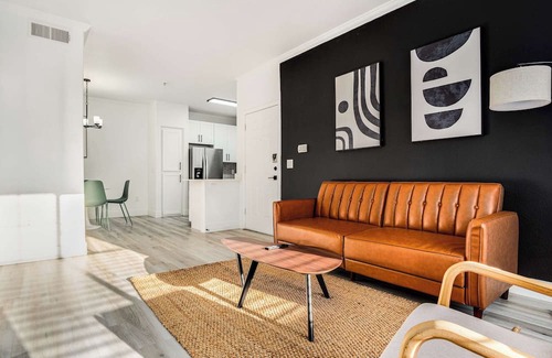 Glendale Apartment | 1BR by Stadium Pool, Parking, Gym 01