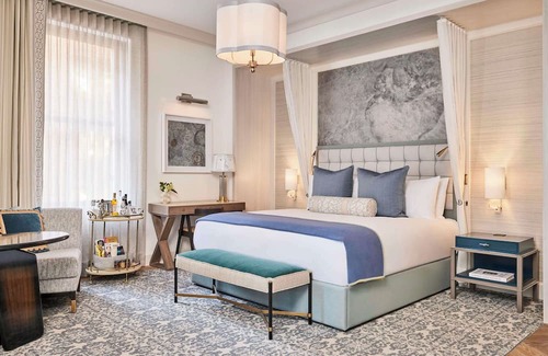 Financial District Hotel | 2 Connecting Suites + Connecting Room at a 5⭐️ Hotel