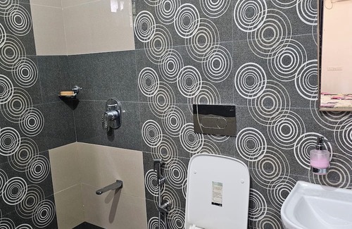 Kochi House | Family friendly 4 bedrooms with airconditioners, spacious, fully equipped house.