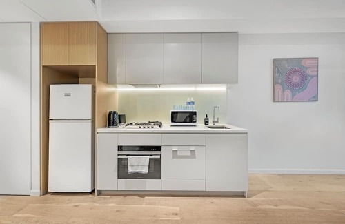 Crows Nest Apartment | Stylish St Leonards Retreat - Central & Convenient