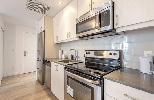 International District Apartment | Square Victoria - Balcony - Downtown View