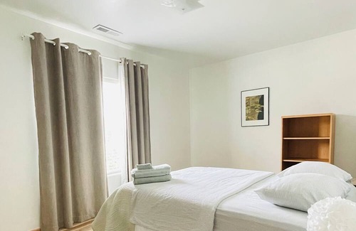 South Tacoma House | Family Travel Hub near Mall and Transit