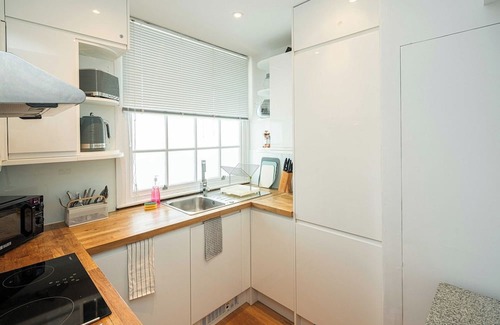St. Pancras Apartment | Modern 1-Bed Flat in Central Bloomsbury