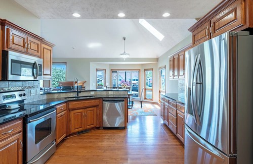 Carter Lake House | 5 bed 3 miles to downtown Omaha and CWS. Hot Tub, Pool Table & Dart Board