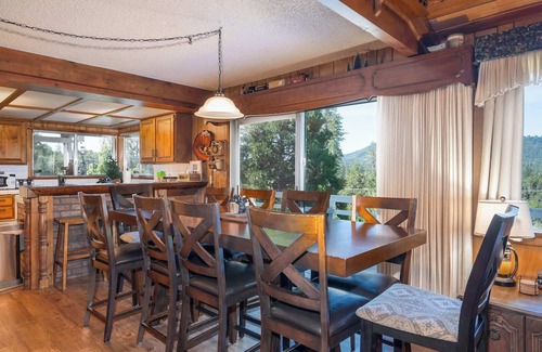 Bass Lake House | Franklin's Place at Bass Lake Yosemite with Boat Dock