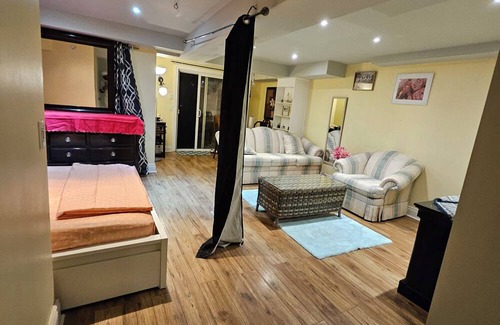 Courtice House | Gorgeous Walkout Basement Apartment Fully Furnished, Seperate Entrance.