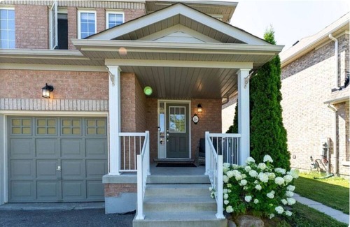 Courtice House | Gorgeous Walkout Basement Apartment Fully Furnished, Seperate Entrance.