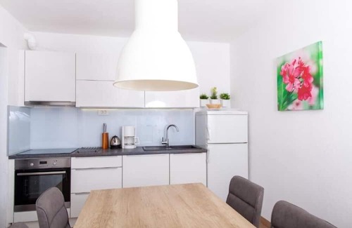 Razanj Villa | Villa Bilic : Apartment with sea viewn