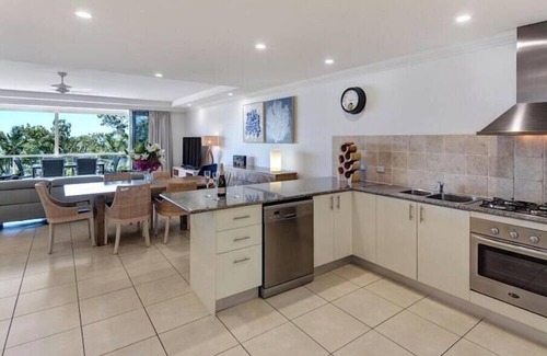 Hamilton Island Apartment | Blue Water Views 2