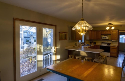 Lakeside Cottage | 327 Elm Ave in Lakeside