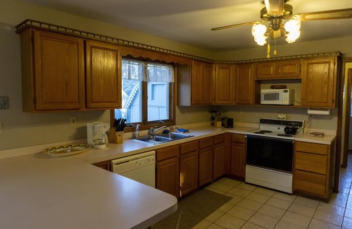 Lakeside Cottage | 327 Elm Ave in Lakeside