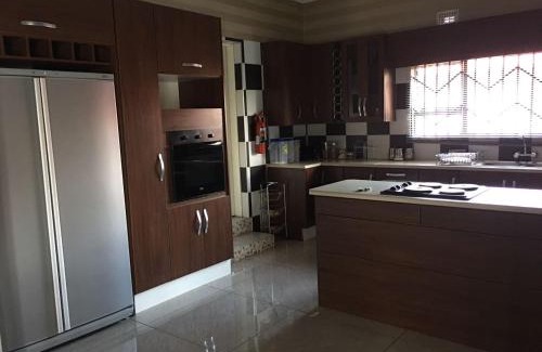 Emalahleni House | Moriti Guest House