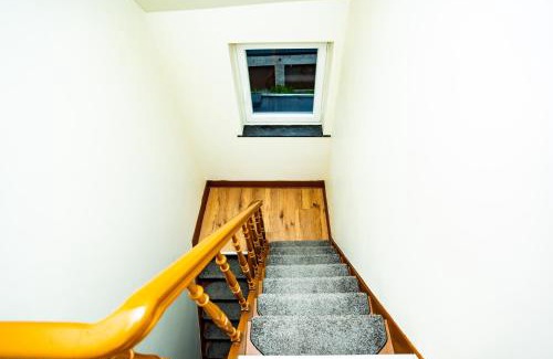 Liege House | Chambre R2 avec salle de bain partagée près de l'hôpital de la Citadelle à Liège
