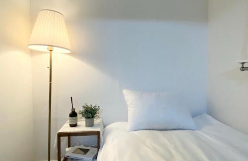 Sinchon-dong Bed & Breakfast | Hongdae Cozy42