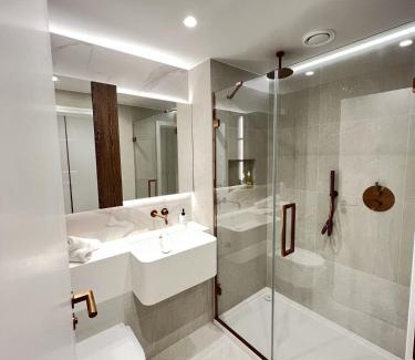 Sands End Apartment | Luxurious Entire Family Apartment