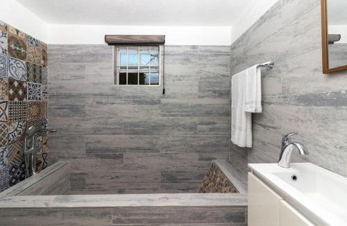 Saint Andrew Villa | Stay at this Luxury Home in Kingston