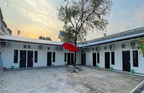 Karawang Timur Hotel | JM Tuparev Mitra RedDoorz