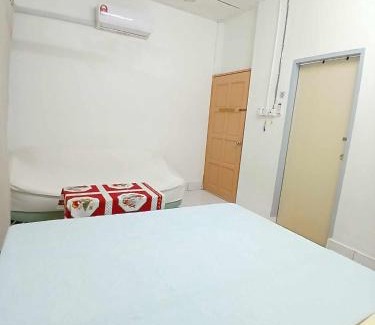 Kota Kinabalu House | Sainah's Master Room