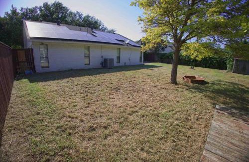 Celina House | Tranquil Retreat: 3BR Haven near Celina Sq