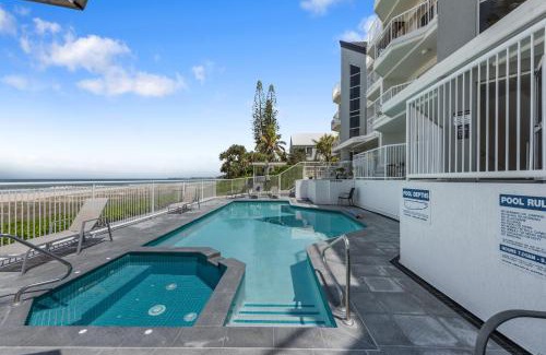 Palm Beach Apartment | Sunlit Splendor Apt w/ Park & Pool