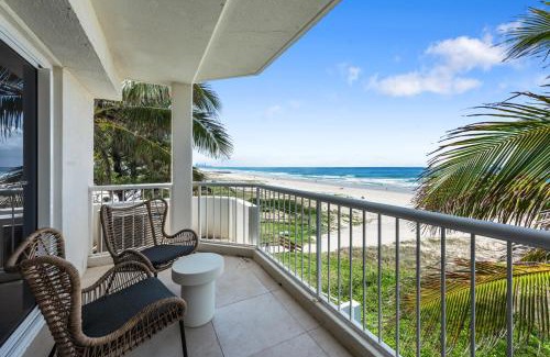 Palm Beach Apartment | Sunlit Splendor Apt w/ Park & Pool