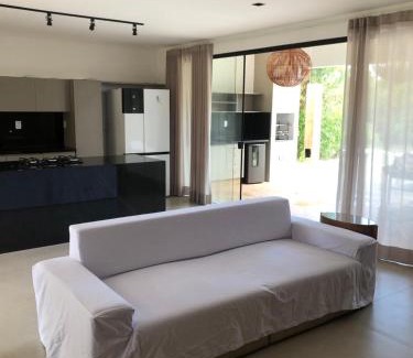Itacimirim House | Casa de quatro suítes em ITACIMIRIM