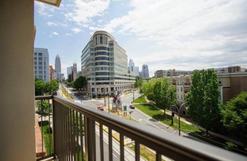 Fourth Ward Apartment | League Flats Uptown at West Trade Street