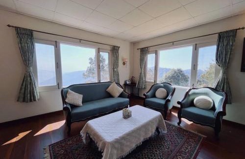 Shimla House | Master Bedroom Near Chail Sanctuary Woodrose Est