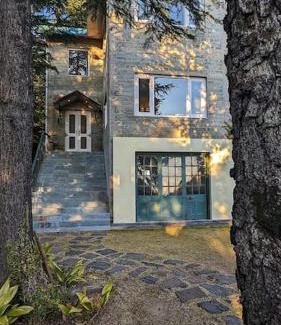 Shimla House | Master Bedroom Near Chail Sanctuary Woodrose Est