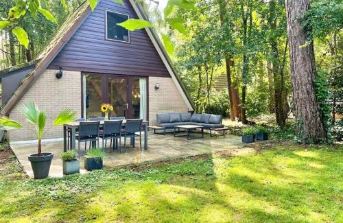 Rekem House | Cozy home near lake & woods