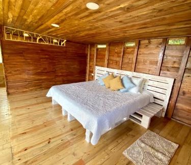Villeta Cabin | LA CABAÑA DE DANTE