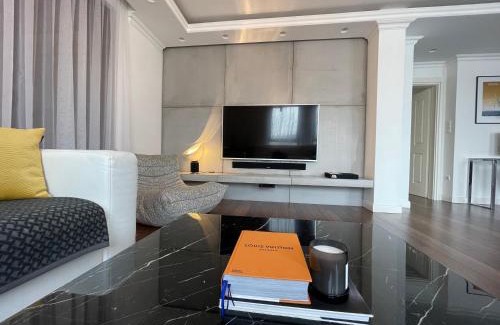Tata Apartment | The Old Lake Suite - Tata