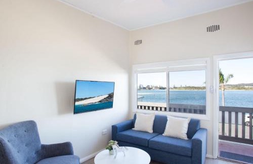 Tuncurry Apartment | Lakeside Flats 2 Fresh New Look