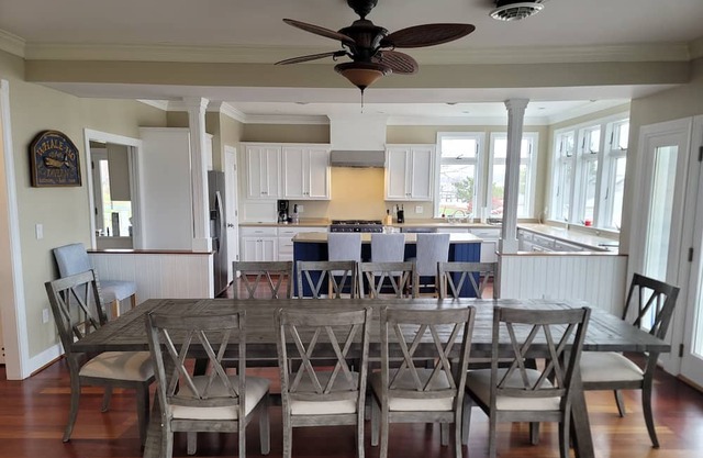 ROCK HALL BAY HOUSE - 5BR 4BA - ON THE WATER!!