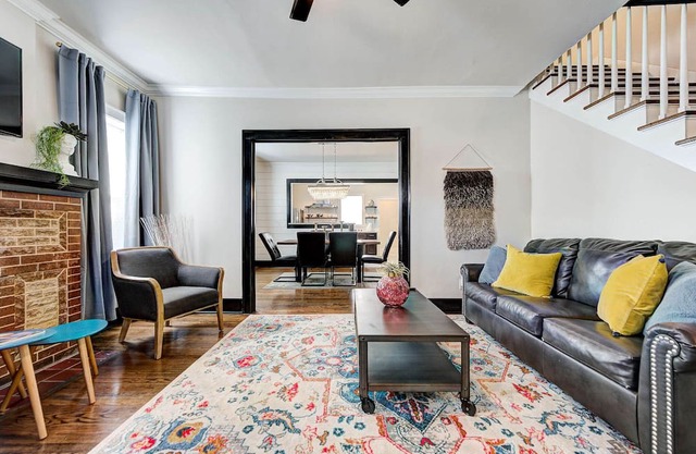 Howes Capitol I - Sleek & stylish, walk to OU Med