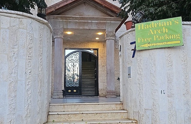 hadrian's arch