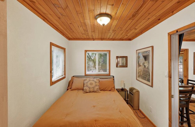 Rouge Cobb Mountain Hotel - Cabin 5