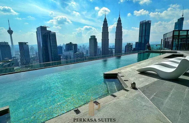Spacious 3-bedroom apartment with WiFi, fitness room in amazing Kuala Lumpur