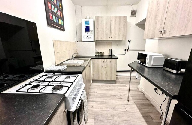 Coventry Comfort: 5-Bedroom Home