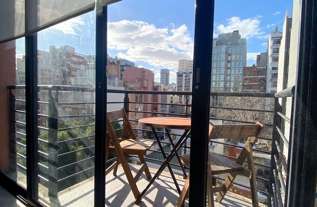 Bright, classic and spacious: steps from Av Cabildo