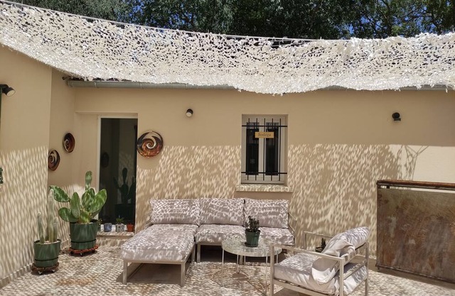 Villa with swimming pool 5 minutes from Nîmes town center.