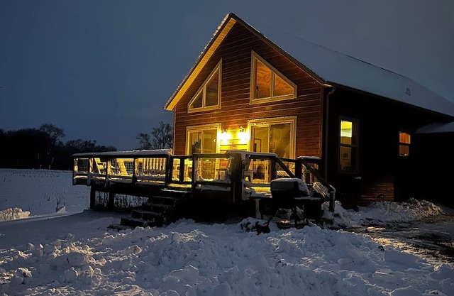 Cozy cabin on family farm. Surrounded by nature, yet close to the Quad Cities.