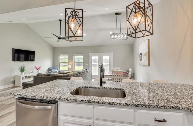 Spacious Dothan Home ~ 4 Mi to Downtown!