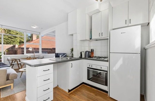Sunny 1BR cozy apartment in Bellevue Hill