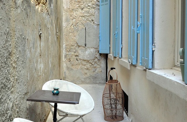 Spacious cocoon with private courtyard