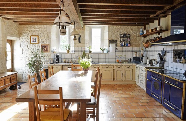 Une Suite Familiale Pour 4 à 6 Personnes Dans une Maison Charentaise de 1649