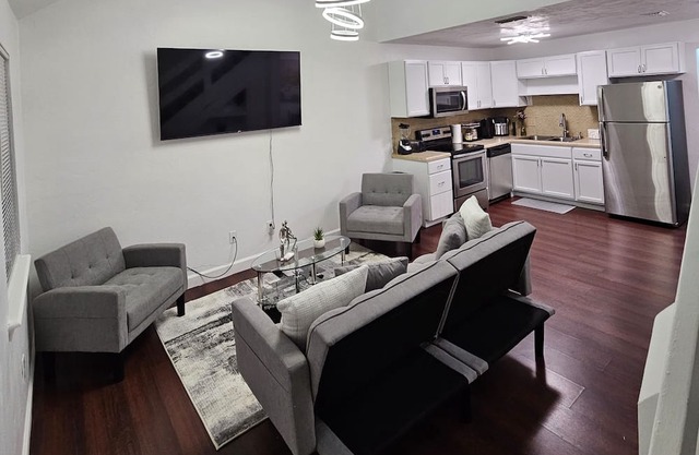 Beautiful Home Near Fsu/famu- Perfect for Walking to the Stadium 2br/2b
