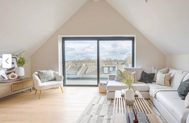 Modern Luxury: 3 Bed, 2 Bath Residence with Private Garden in Vibrant Kings Mews